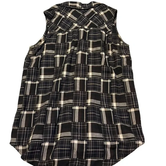 Chic Black and White Plaid Sleeveless Top - Picture 2 of 4
